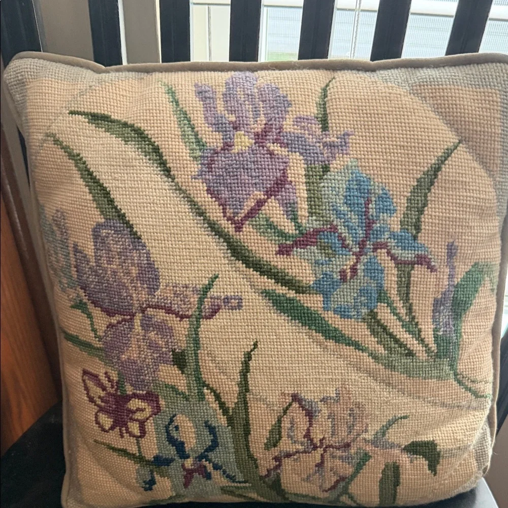 Floral Embroidered Pillow Granny‎ Core